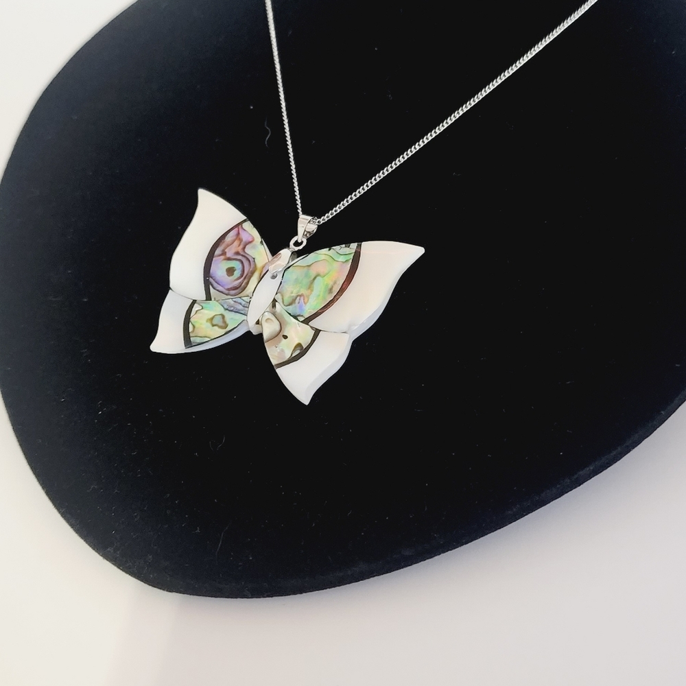 She'll Butterfly pendant necklace